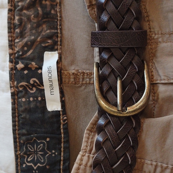 Khaki/Tan Shorts With Belt - Picture 3 of 7